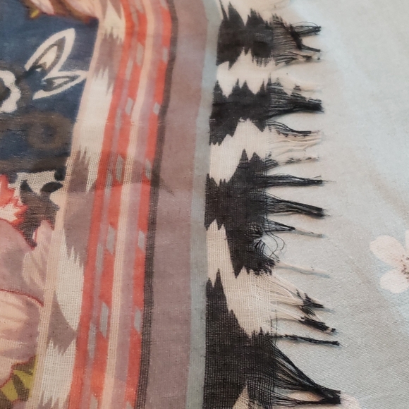 Scarf - Picture 4 of 5